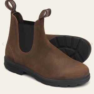 Women’s blundstones size 9.5